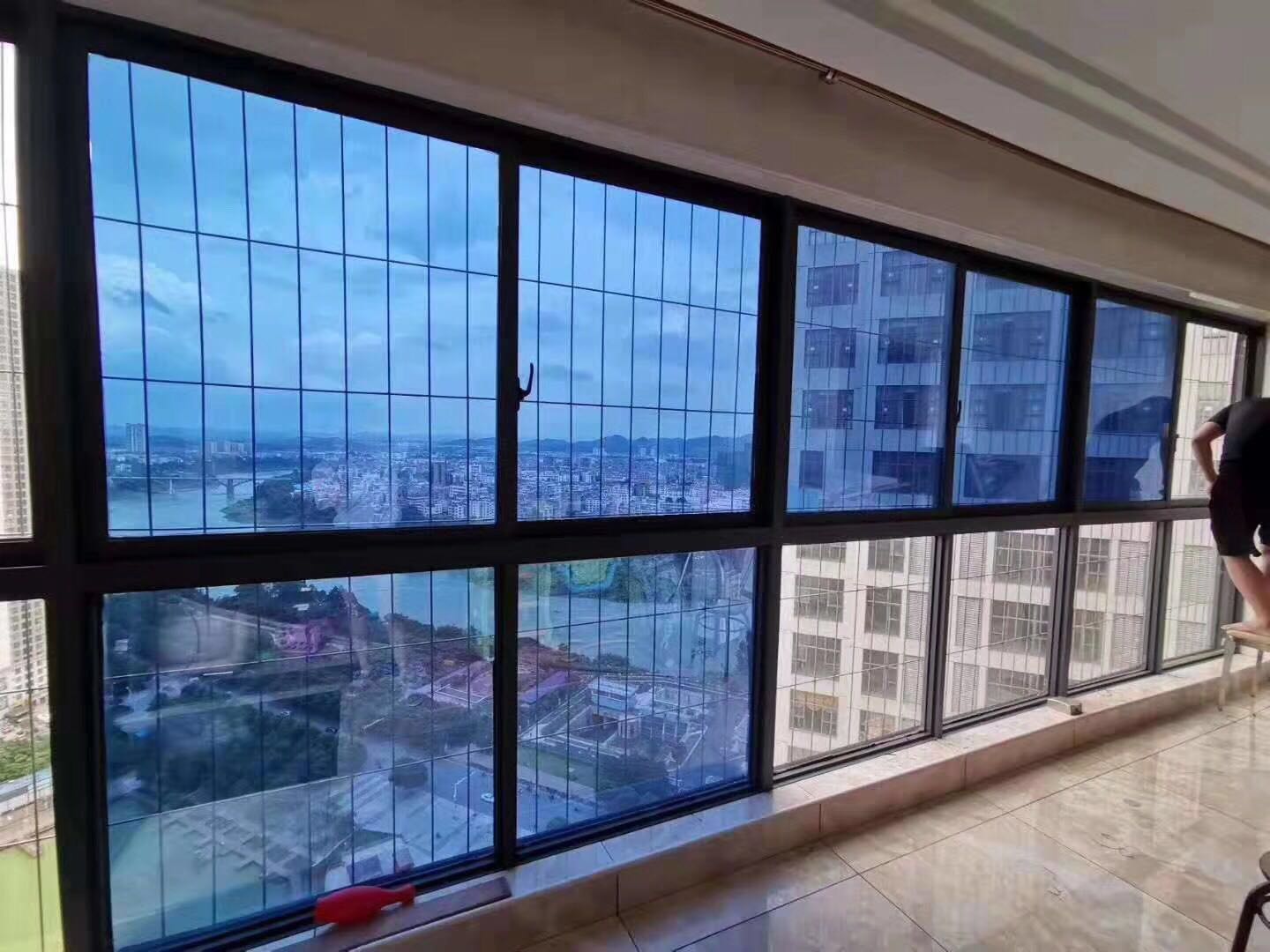 建筑玻璃貼膜是否有保護(hù)玻璃的作用？如何延長(zhǎng)其使用壽命？
